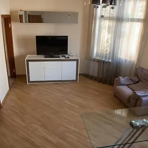 two-bedroom-apartment-with-balcony.hotels-of-kiev.com/